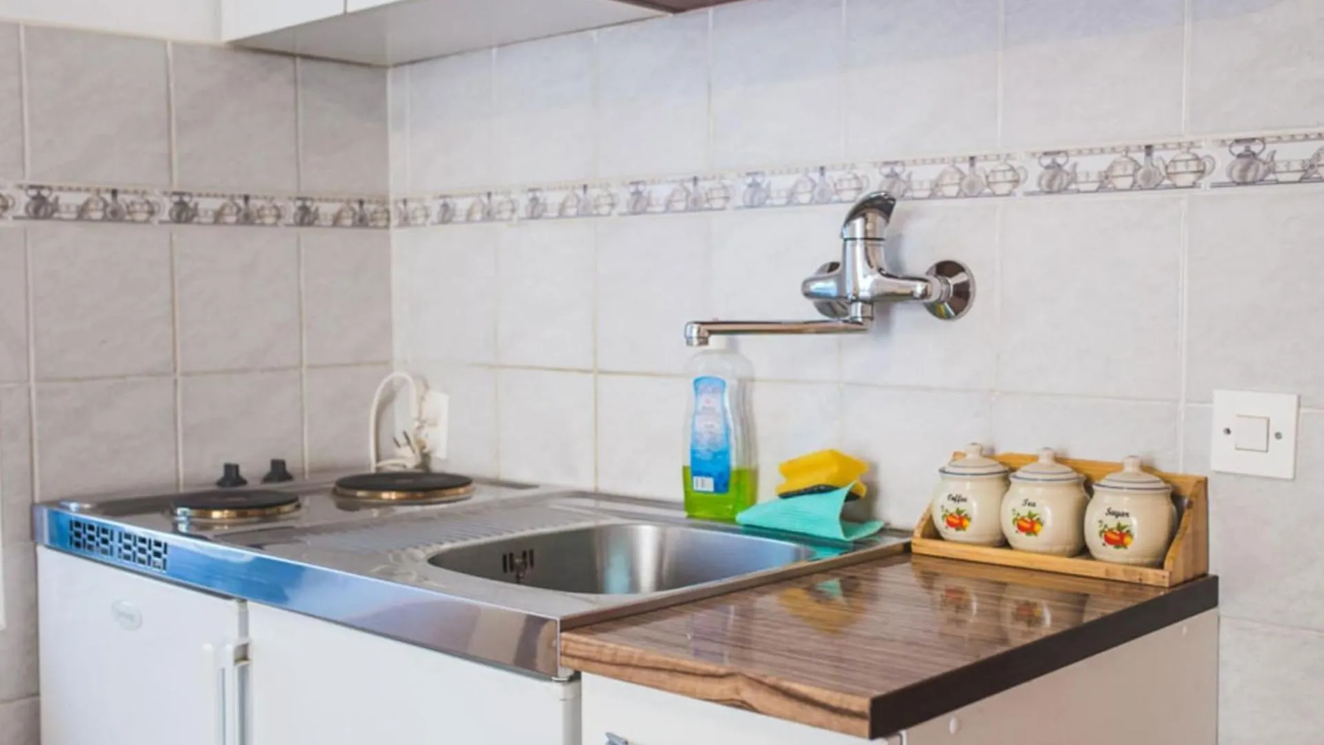 Apartments Jug - Studio Apartment With Private Garden Lopar