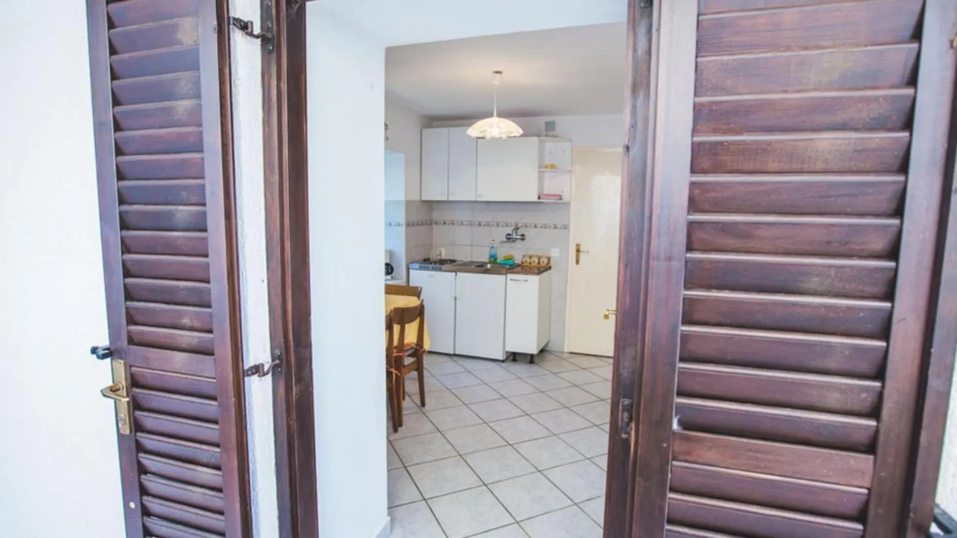Apartments Jug - Studio Apartment With Private Garden Lopar